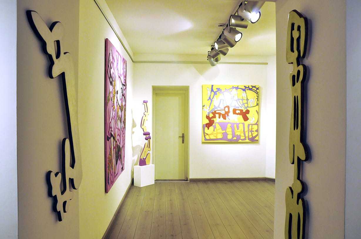 Installazione sculture e quadri